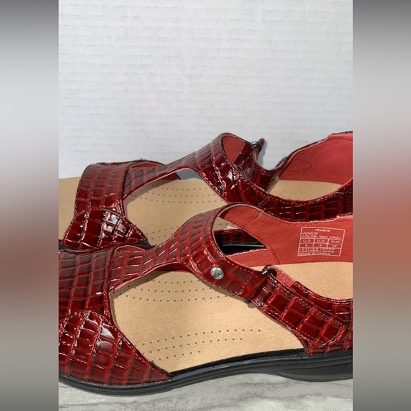 Revere Venice Leather Women's Sandals Red Croc Size 8. New without box. - Picture 3 of 4